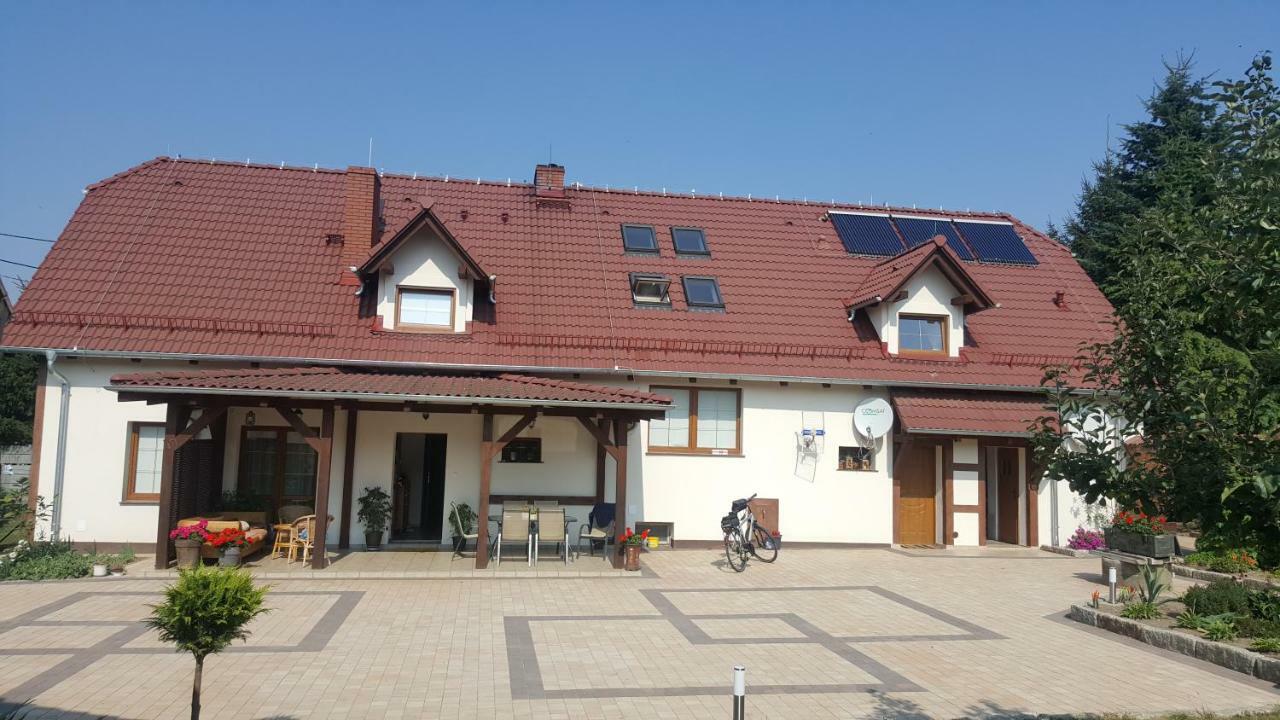 Cudowny Zakatek Z Ogrodem I Basenem Apartment Bukwica  Екстериор снимка
